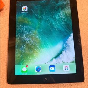 apple ipad UNLOCKED, 4 generation, 10.3 version, and 13.19 gb, works just fine